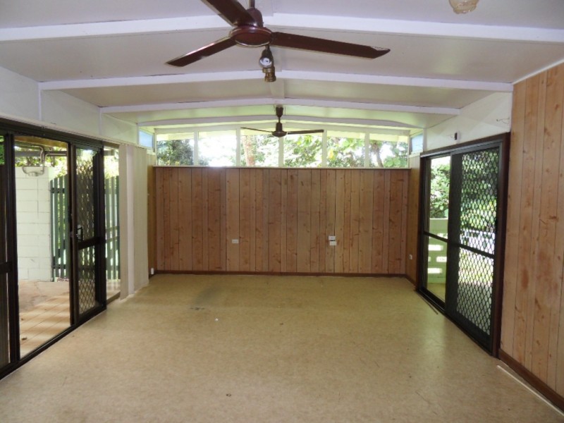 75-77 Veivers Road, Palm Cove QLD 4879