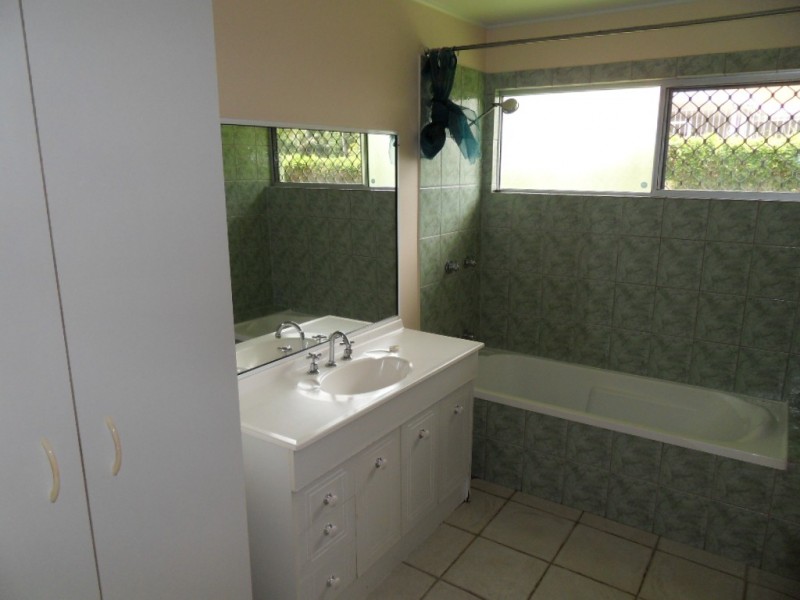 75-77 Veivers Road, Palm Cove QLD 4879