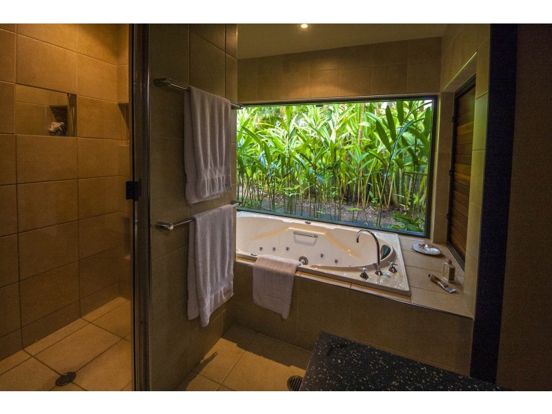 5 Bramble Street, Clifton Beach QLD 4879