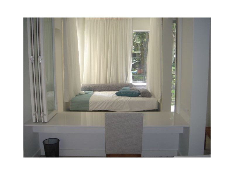 2106 Williams Esplanade, Palm Cove QLD 4879