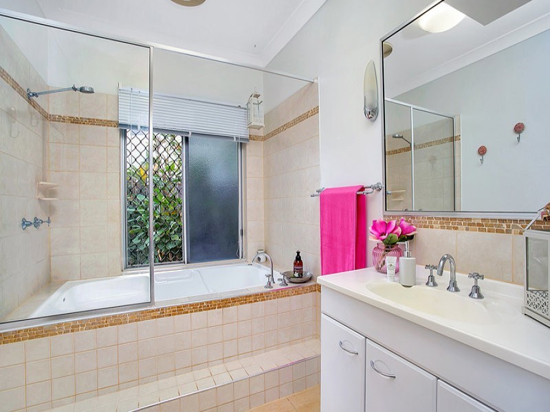 17 Lookout Tce, Trinity Beach QLD 4879