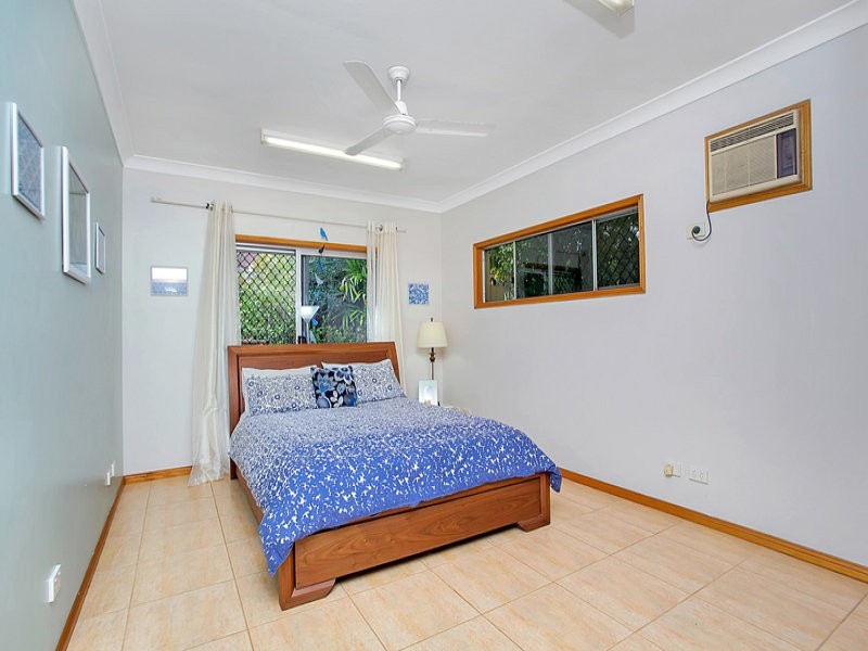 17 Lookout Tce, Trinity Beach QLD 4879