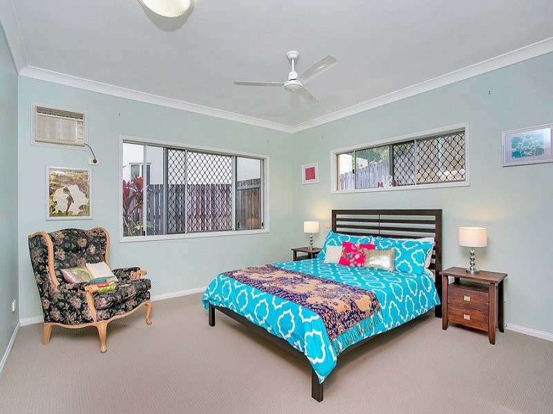 17 Lookout Tce, Trinity Beach QLD 4879