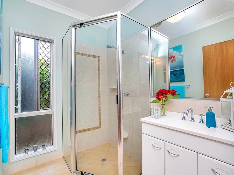 17 Lookout Tce, Trinity Beach QLD 4879