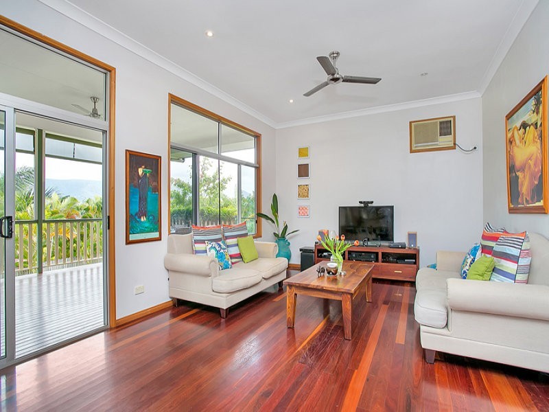 17 Lookout Tce, Trinity Beach QLD 4879