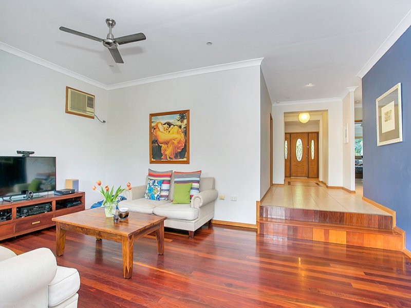 17 Lookout Tce, Trinity Beach QLD 4879