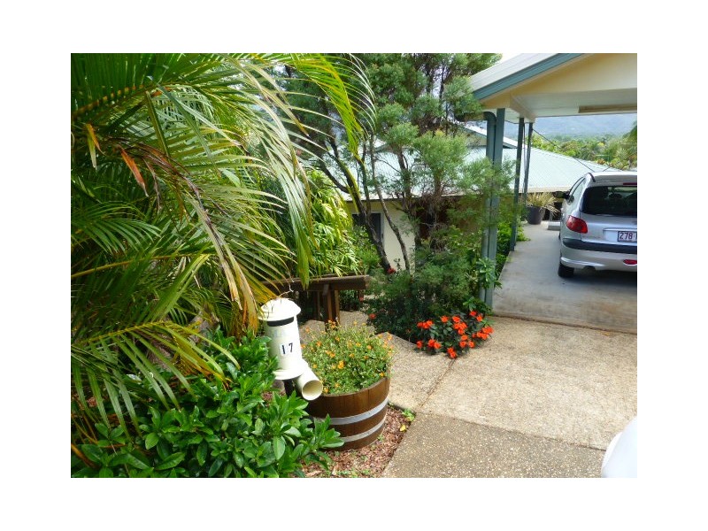 17 Lookout Tce, Trinity Beach QLD 4879