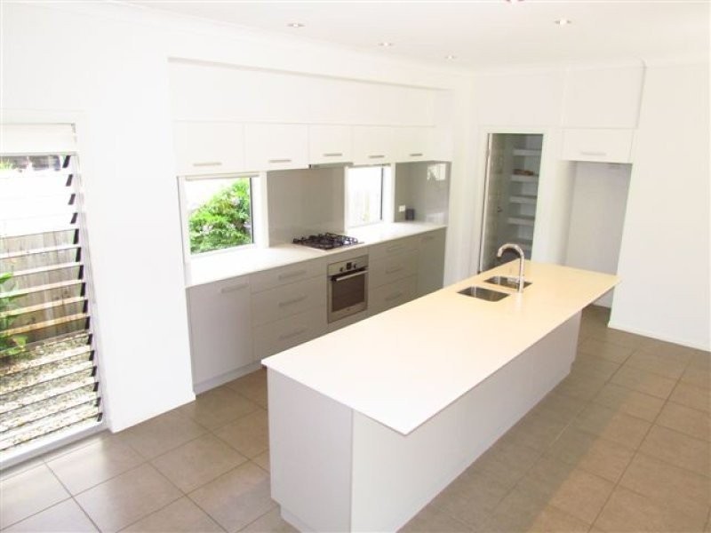 4 Quest Crt, Trinity Park QLD 4879