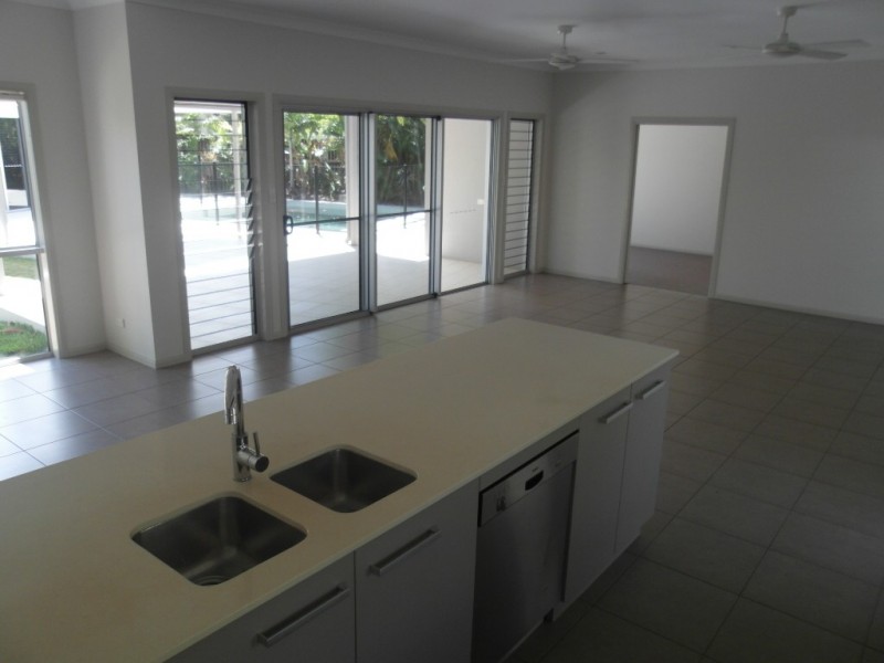 4 Quest Crt, Trinity Park QLD 4879