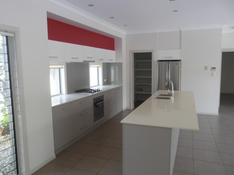 4 Quest Crt, Trinity Park QLD 4879
