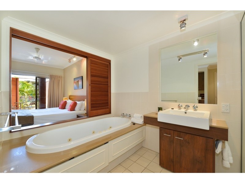 49 Williams Esplanade, Palm Cove QLD 4879