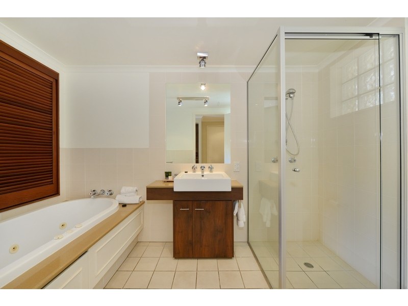49 Williams Esplanade, Palm Cove QLD 4879