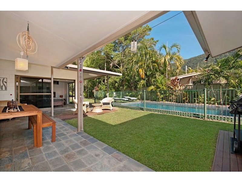 61 Veivers Rd, Palm Cove QLD 4879