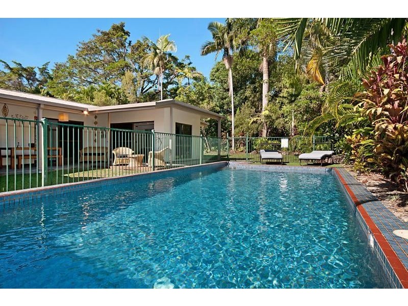 61 Veivers Rd, Palm Cove QLD 4879