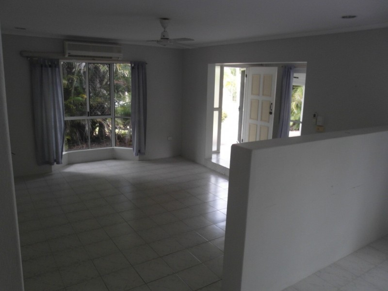 67 Terebra St, Palm Cove QLD 4879