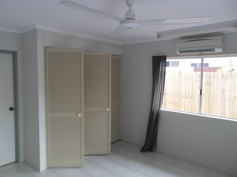 67 Terebra St, Palm Cove QLD 4879