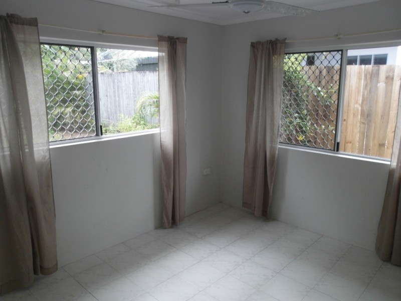 67 Terebra St, Palm Cove QLD 4879