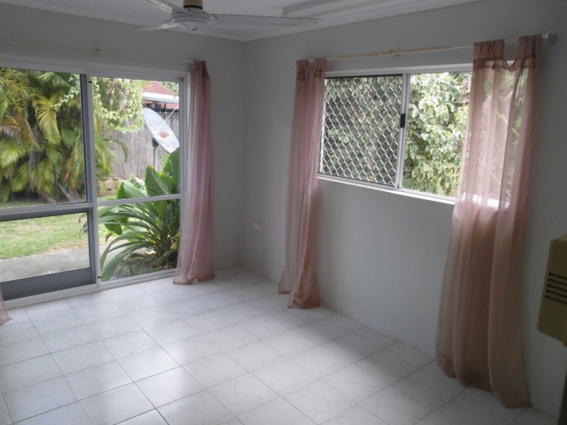 67 Terebra St, Palm Cove QLD 4879
