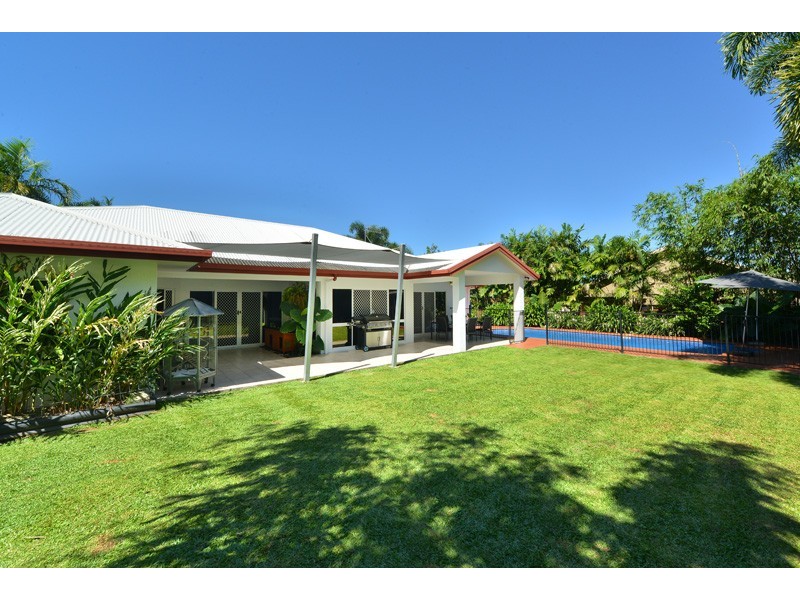 13 Macarthur Close, Palm Cove QLD 4879
