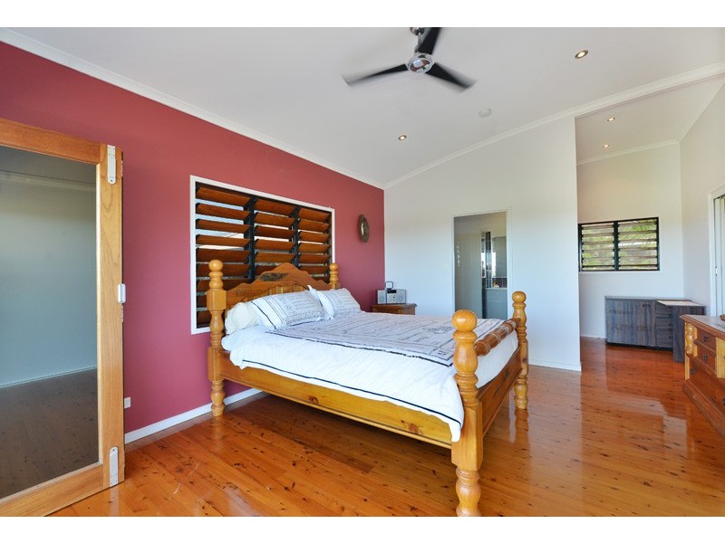 13 Everglades Street, Palm Cove QLD 4879