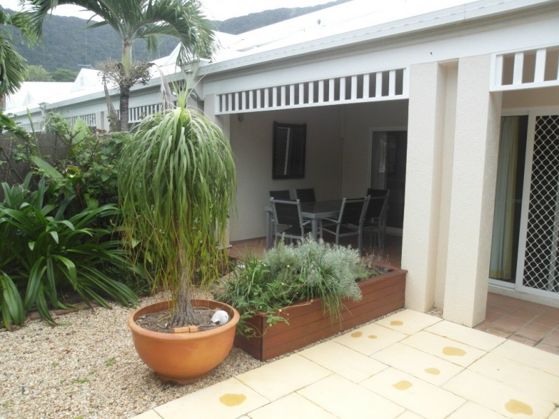 9/24 Warren St, Palm Cove QLD 4879