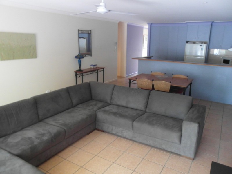 9/24 Warren St, Palm Cove QLD 4879