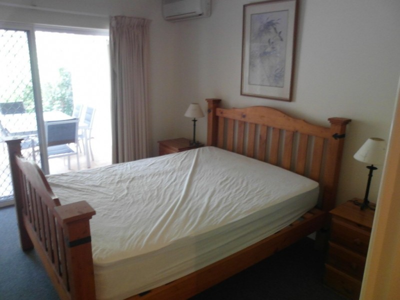 9/24 Warren St, Palm Cove QLD 4879