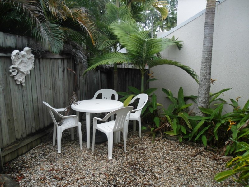 9/24 Warren St, Palm Cove QLD 4879
