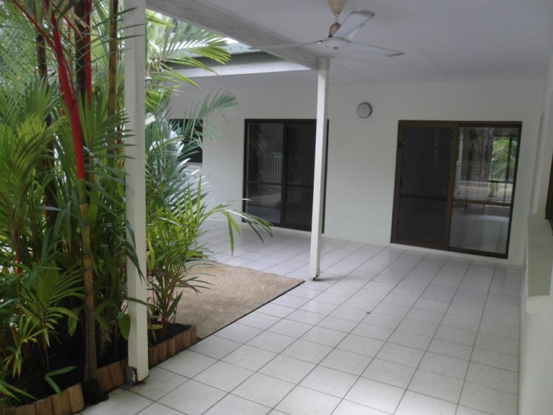 19 Lambus St, Palm Cove QLD 4879