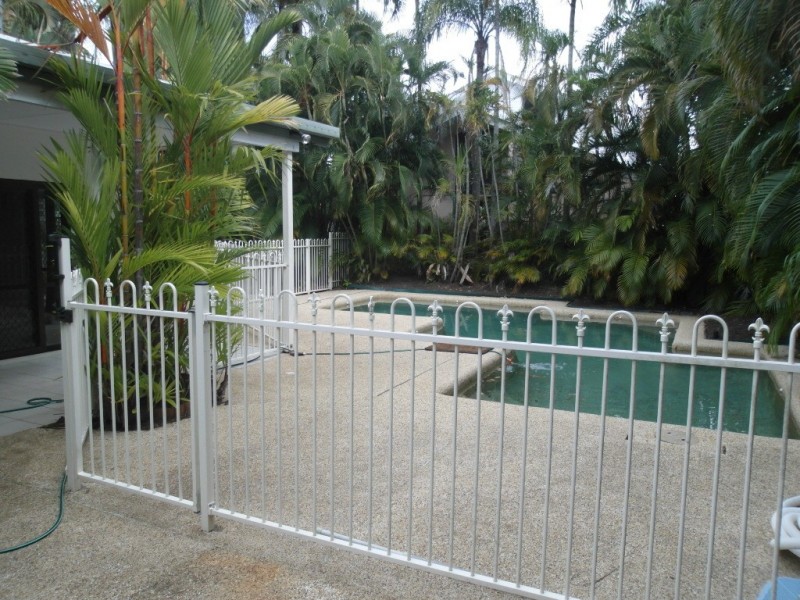 19 Lambus St, Palm Cove QLD 4879