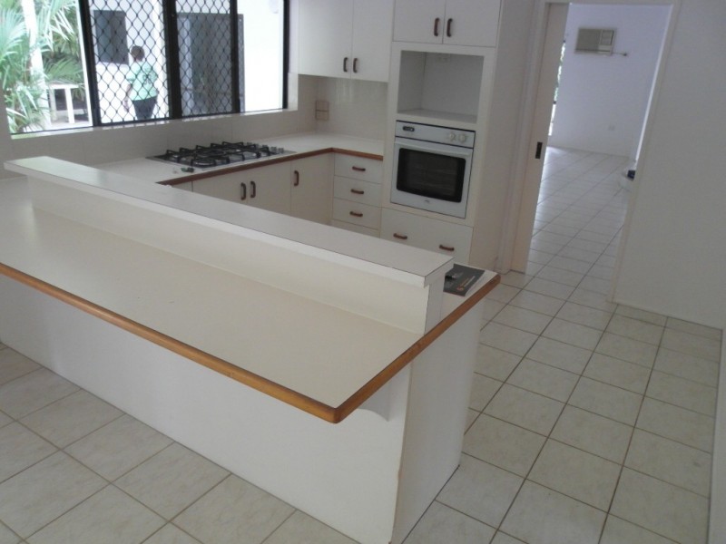 19 Lambus St, Palm Cove QLD 4879