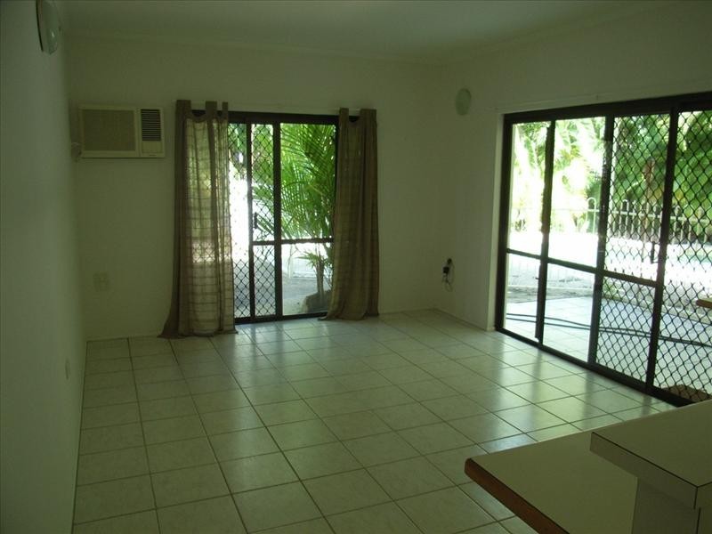 19 Lambus St, Palm Cove QLD 4879