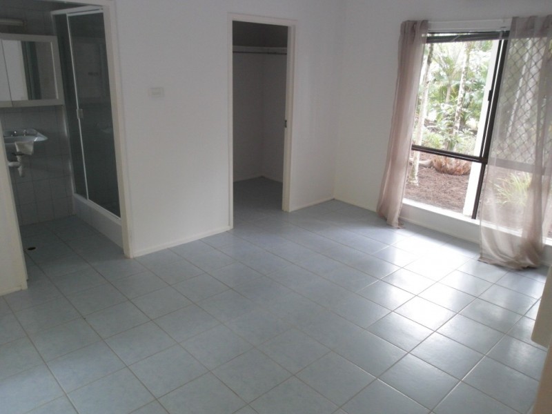 19 Lambus St, Palm Cove QLD 4879