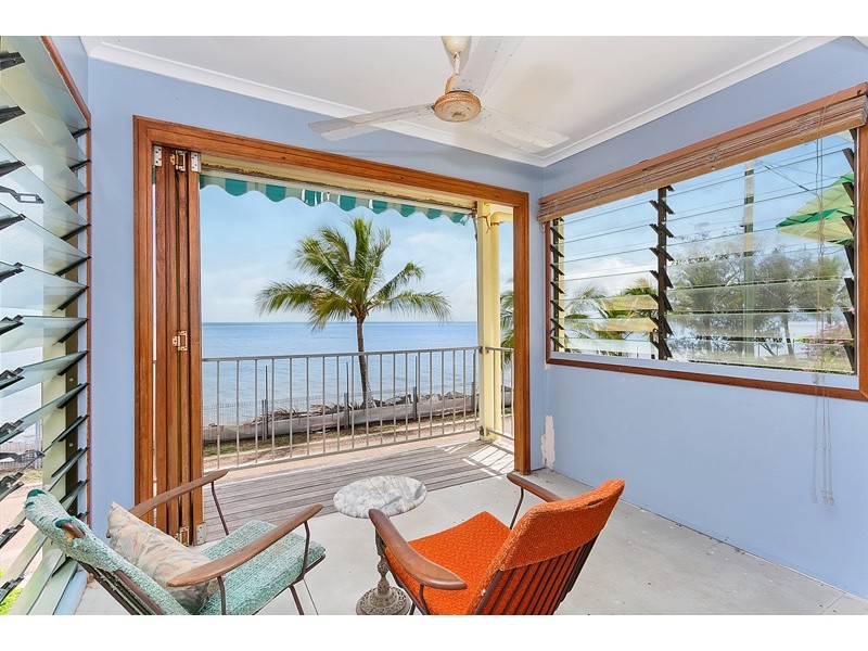 135 O’Shea Esplanade, Machans Beach QLD 4878