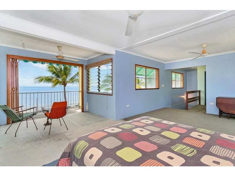 135 O’Shea Esplanade, Machans Beach QLD 4878