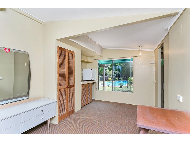 135 O’Shea Esplanade, Machans Beach QLD 4878