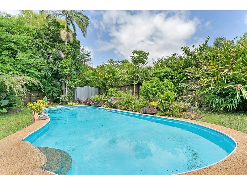 135 O’Shea Esplanade, Machans Beach QLD 4878