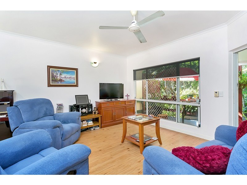 10/1 McGregor St, Mooroobool QLD 4870