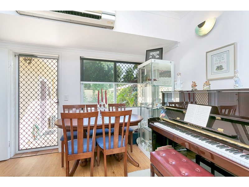 10/1 McGregor St, Mooroobool QLD 4870