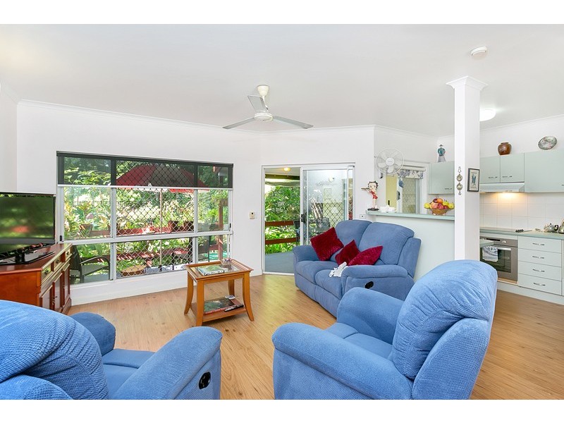 10/1 McGregor St, Mooroobool QLD 4870