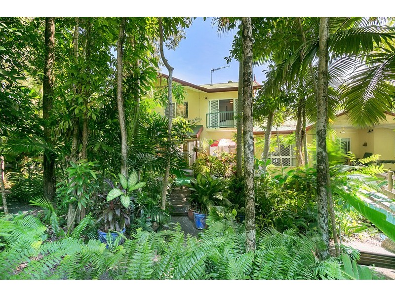 10/1 McGregor St, Mooroobool QLD 4870