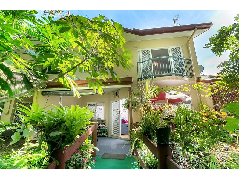 10/1 McGregor St, Mooroobool QLD 4870