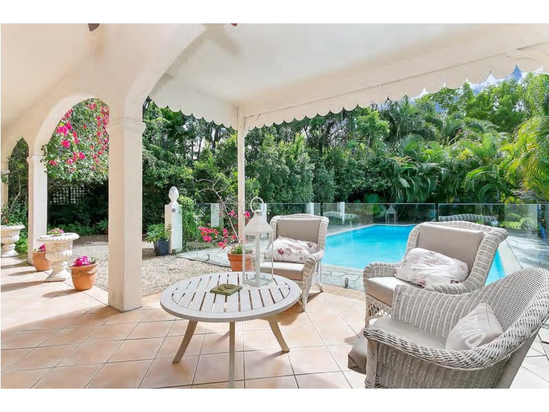 24 Trivia St, Palm Cove QLD 4879