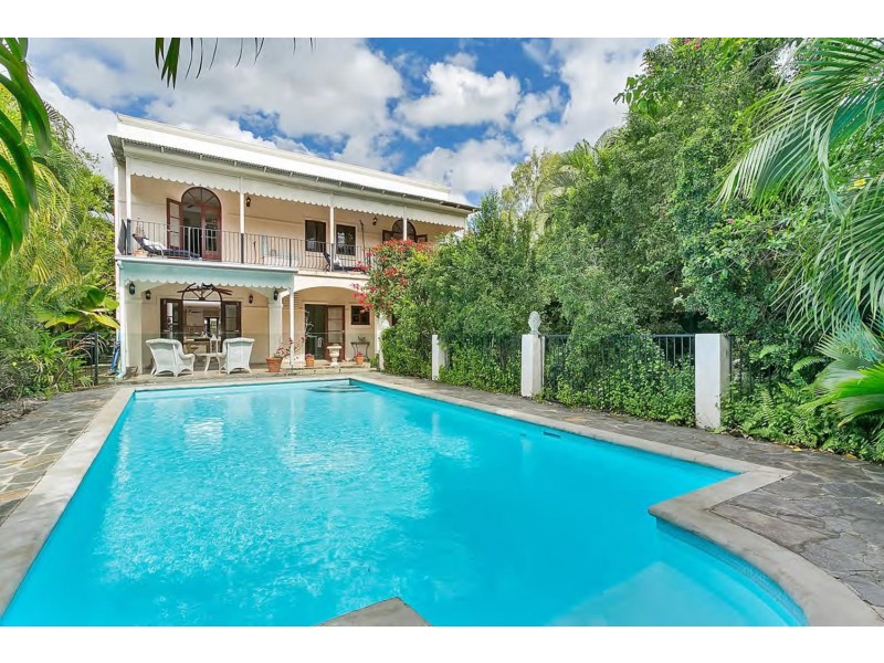 24 Trivia St, Palm Cove QLD 4879