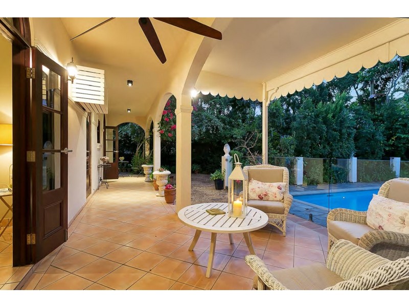 24 Trivia St, Palm Cove QLD 4879