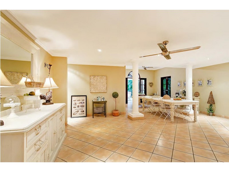 24 Trivia St, Palm Cove QLD 4879