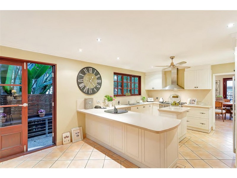 24 Trivia St, Palm Cove QLD 4879