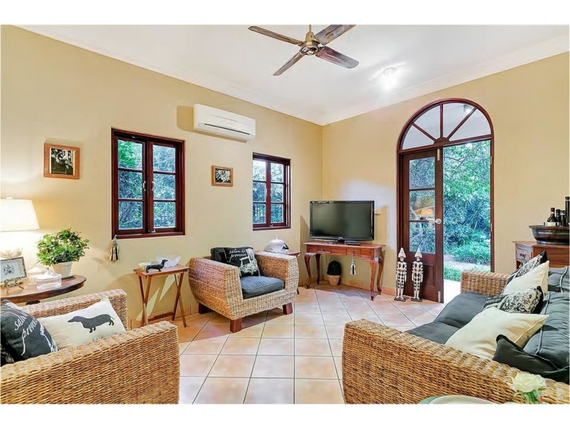 24 Trivia St, Palm Cove QLD 4879