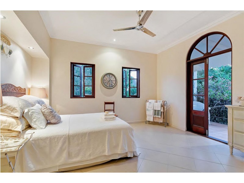 24 Trivia St, Palm Cove QLD 4879