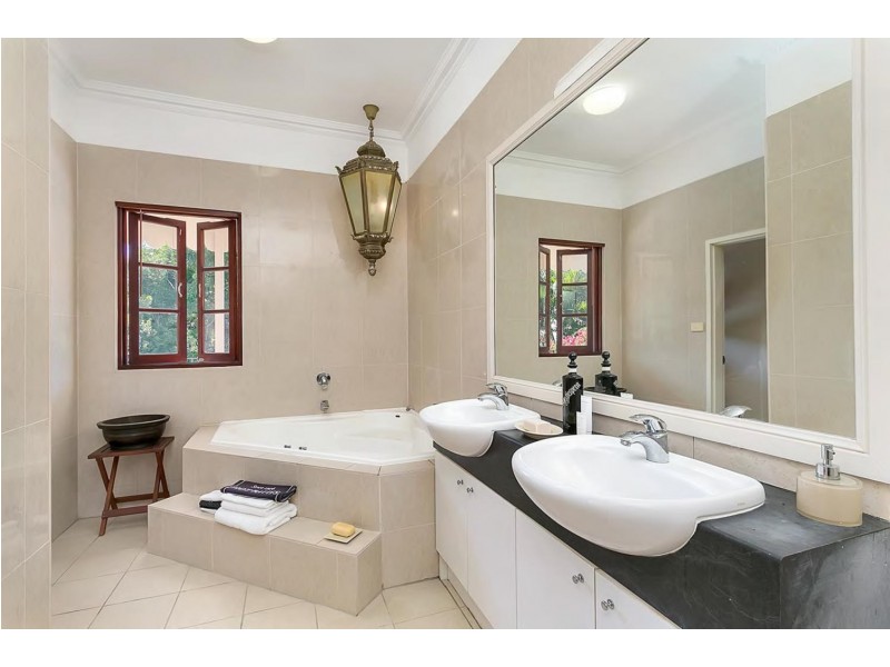 24 Trivia St, Palm Cove QLD 4879